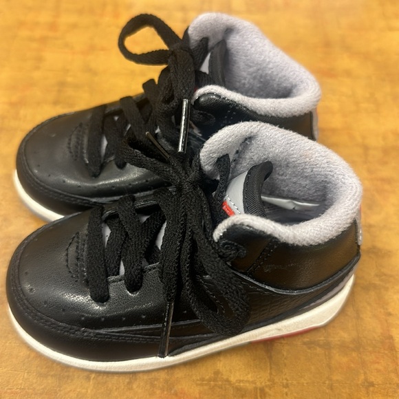 Jordan size 5 toddlers - Picture 2 of 4